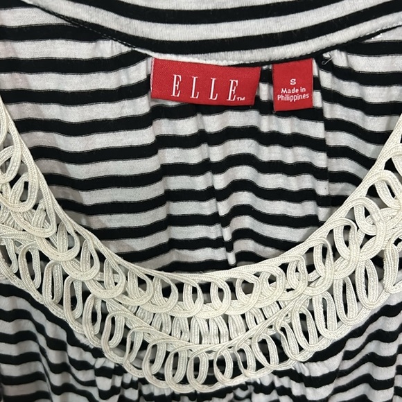 Women’s dressy tank top in a small - Picture 2 of 4